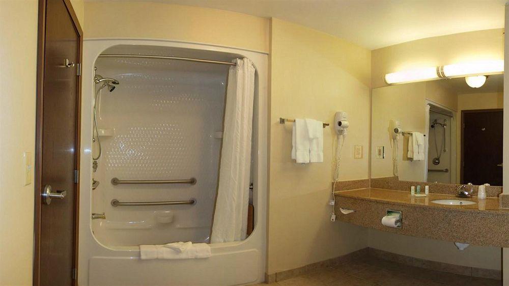 คอมฟอร์ต สวีท วีซอม Hotel Wixom ภายนอก รูปภาพ
